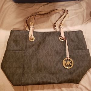 Michael kors logo bag